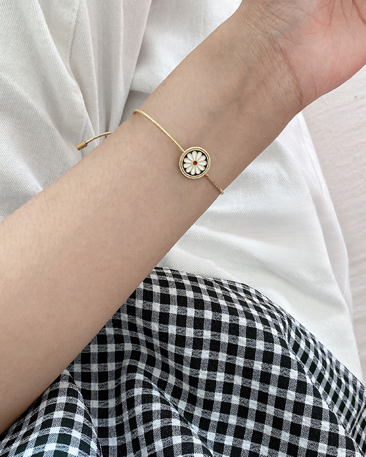 Enamel Daisy Bracelet